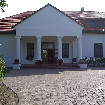 Sarlospuszta Club Hotel
