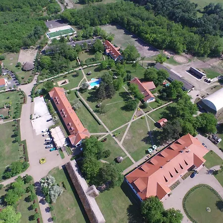 فندق Sarlospuszta Club Tatárszentgyörgy