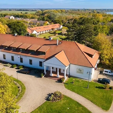Sarlóspuszta Club Hotel