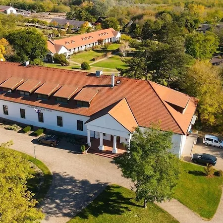 Hotel Sarlóspuszta Club