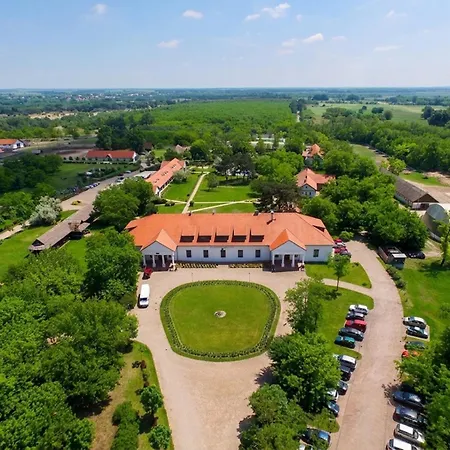 Sarlospuszta Club Hotel