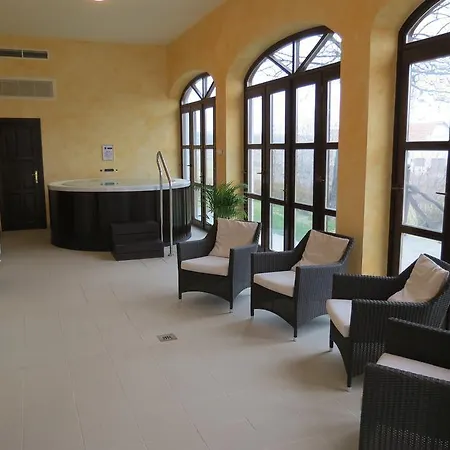 فندق Sarlospuszta Club 3*