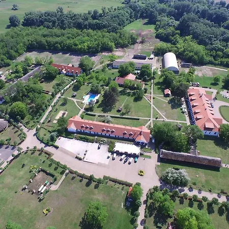 Sarlóspuszta Club Tatárszentgyörgy